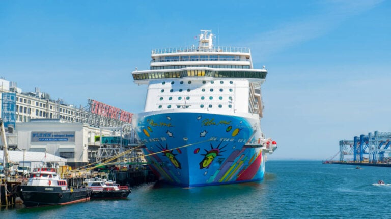 Maintenance Forces Norwegian Cruise Ship to Shorten Bermuda Port Call