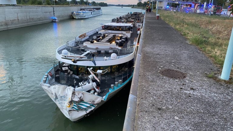 14 Injured as River Cruise Ship Crashes Near Vienna