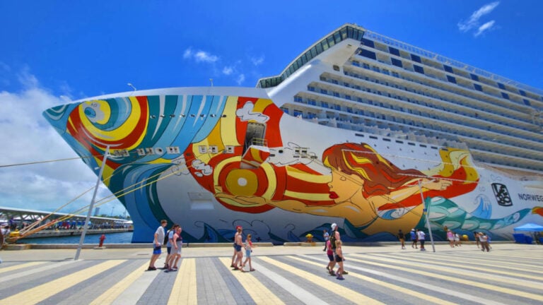 Propulsion Problem Keeps Norwegian Cruise Ship in Port Until Midnight