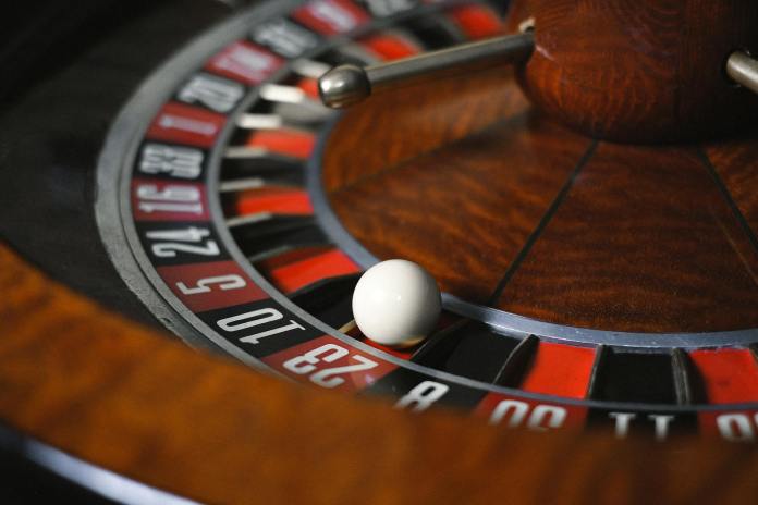 Royal Caribbean Casino Player Wins Right to Pursue $22,000 Cruise-Ban Claim